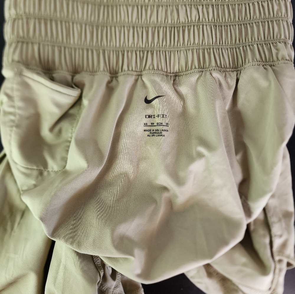 Nike Loose Fit High Rise Training Shorts Lined Size XS - Picture 4 of 9